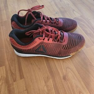 Reebok Men's Red and Black Athletic Shoes
